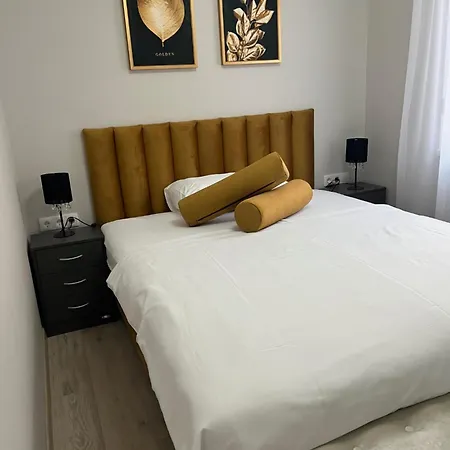 Komarom Luxe Apartment Exterior photo
